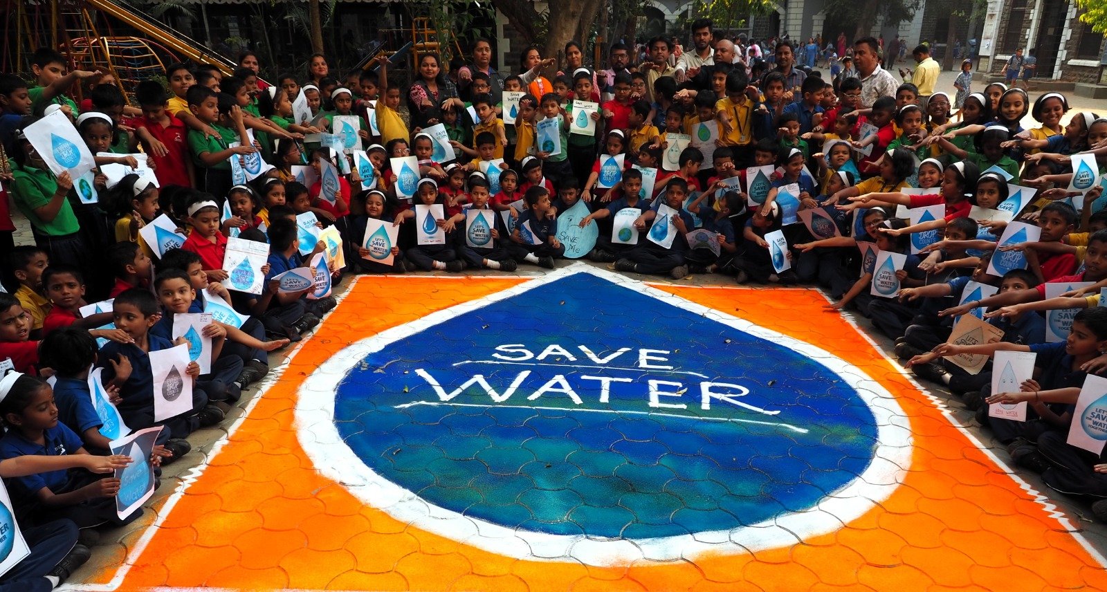 जल दिनाचे औचित्य साधून विद्यार्थ्यांनी घेतली पाणी बचतीची शपथ!!